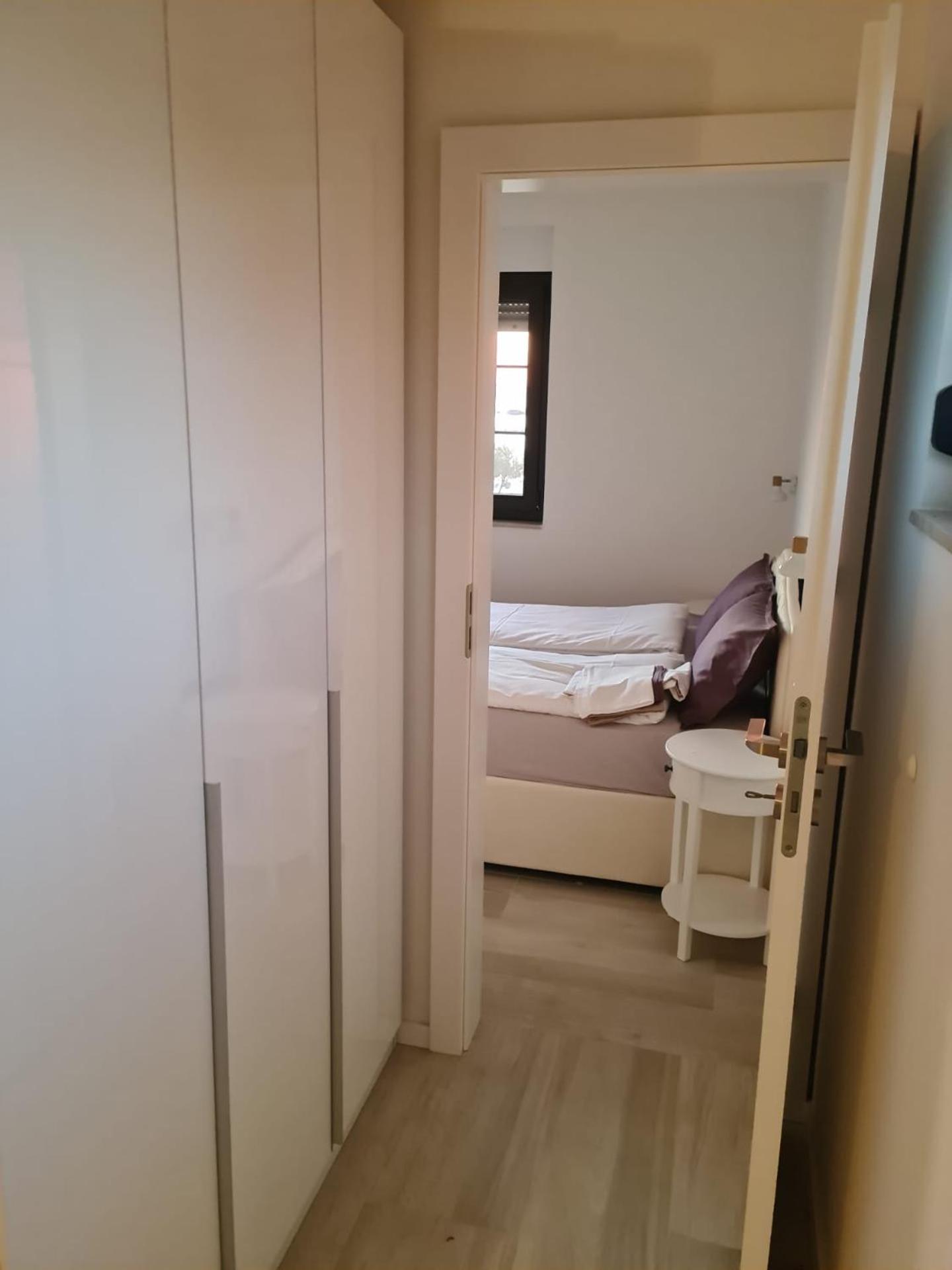 Appartments Akrapovic Vrsi Zimmer foto